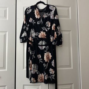 REVERSIBLE! White House black market work dress with tie
